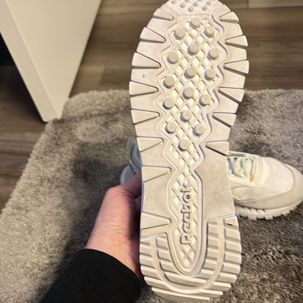 White Women's Athletic Shoes. Size 7 no flaws. Leathered, suede,nylon - Picture 4 of 16